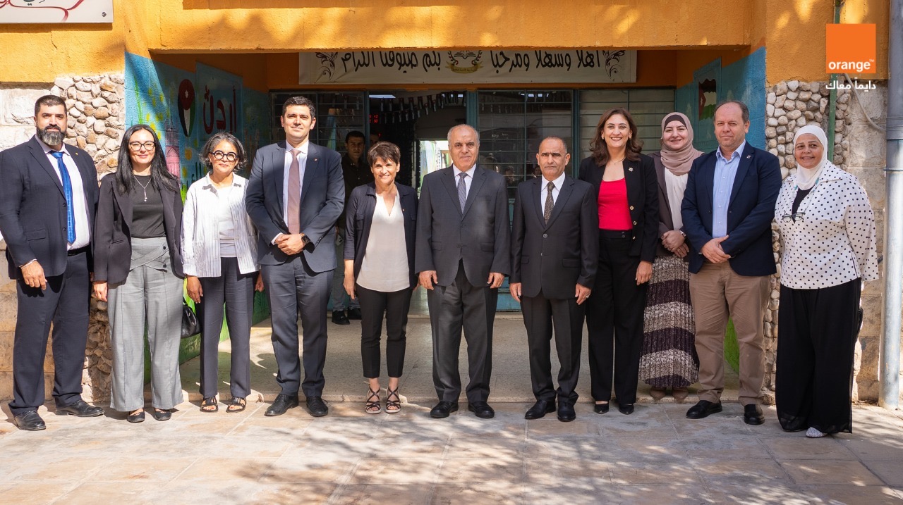 صورة حول : Minister of Education, CEO of Orange Jordan Visit School Under Kingdom’s First of its Kind “Digital Schools” Program Minister of Education, CEO of Orange Jordan Visit School Under Kingdom’s First of its Kind “Digital Schools” Program