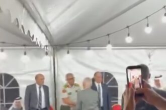 الأمير فيصل والعيسوي والحراسيس في زيارة للفريق الركن الطيار يوسف الحنيطي (فيديو)