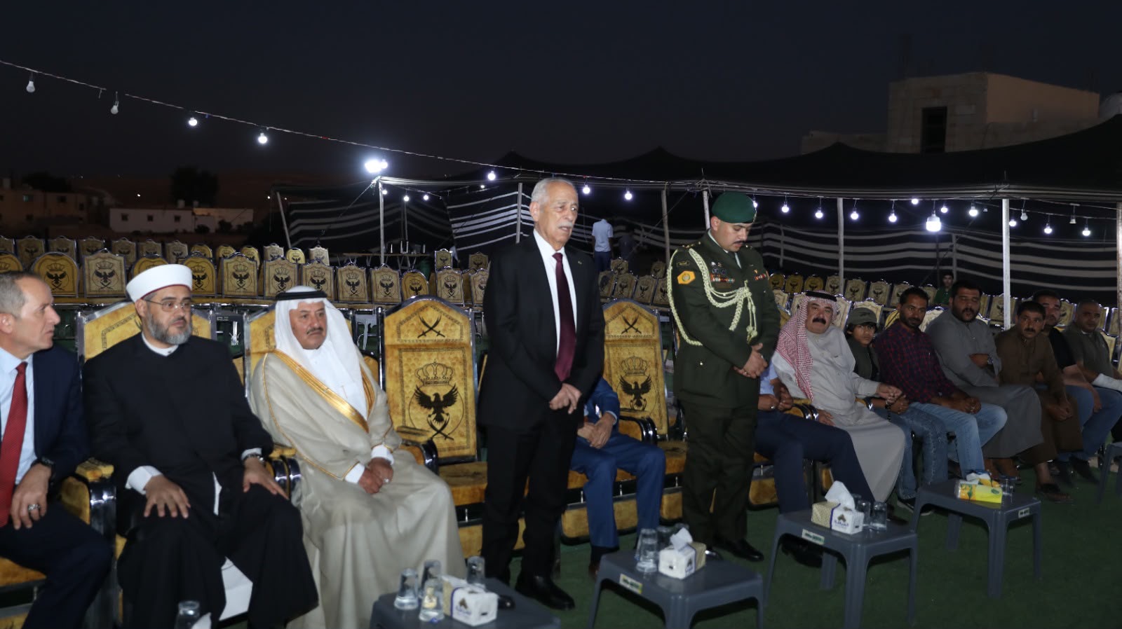 صورة حول : مندوبا عن الملك وولي العهد... العيسوي يعزي الدبايبة والشوابكة وآل عبدالهادي مندوبا عن الملك وولي العهد... العيسوي يعزي الدبايبة والشوابكة وآل عبدالهادي