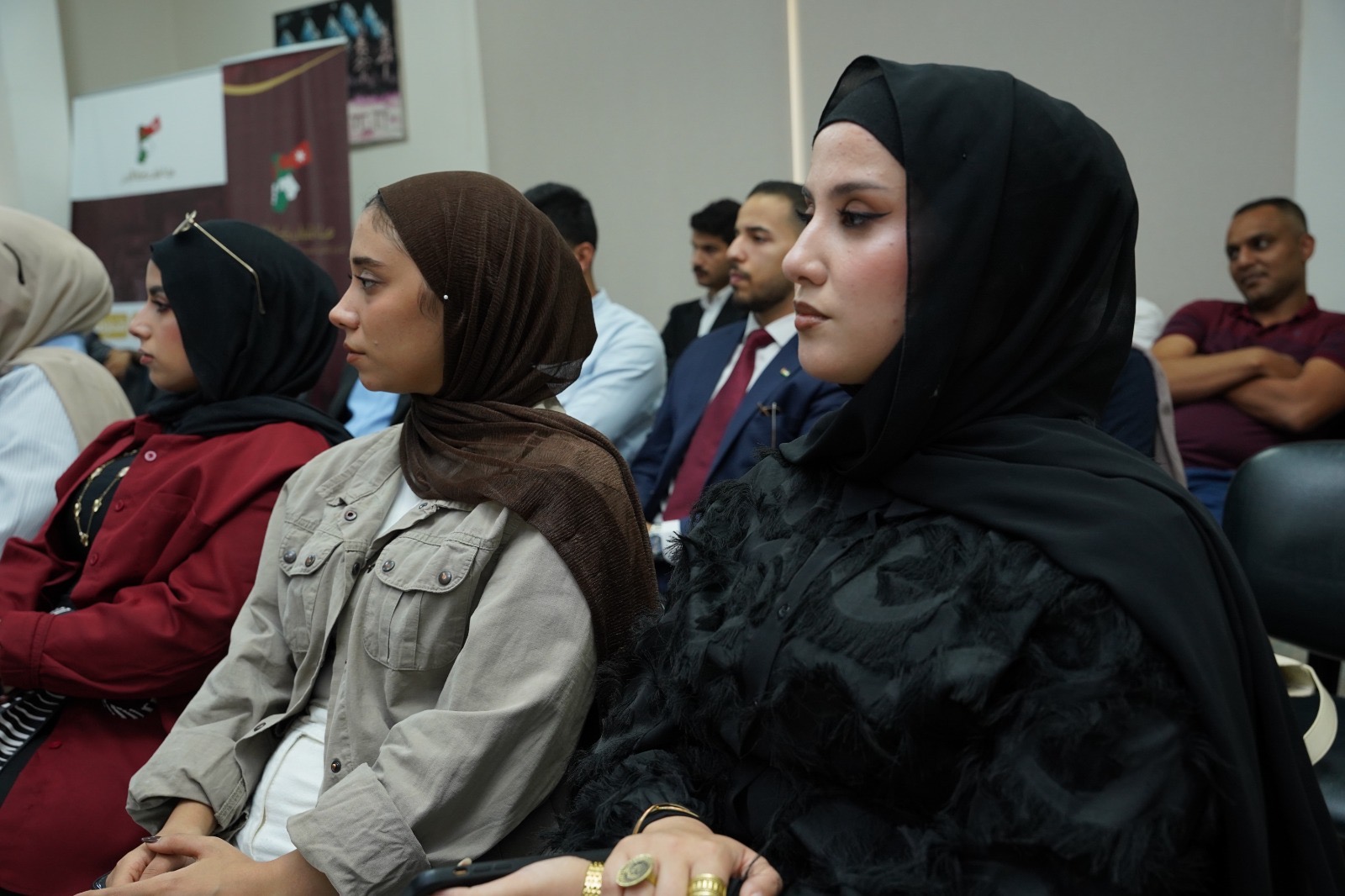 صورة حول : جلسة حوارية حول تمكين الشباب وتعزيز وعيهم بالعمل الحزبي جلسة حوارية حول تمكين الشباب وتعزيز وعيهم بالعمل الحزبي