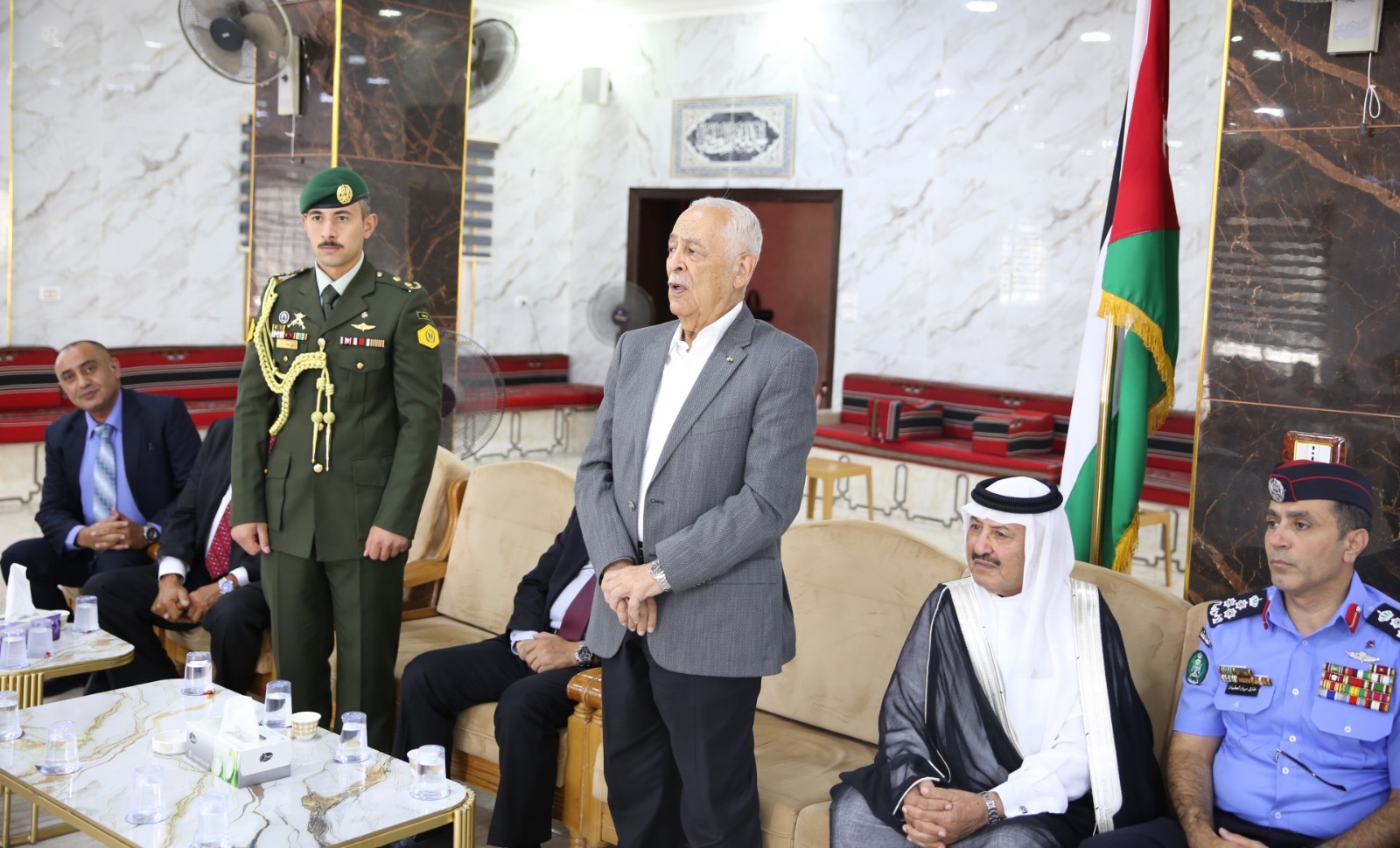 مندوبا عن الملك وولي العهد... العيسوي يعزي عشائر عباد والمومني والعدوان والظهراوي