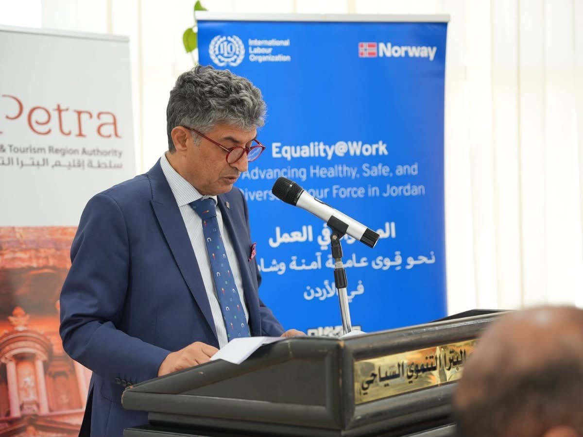 صورة حول : المعرفة بالحقوق مدخل لتعزيز صوت العمال والعاملات وتعزيز المشاركة النقابية المعرفة بالحقوق مدخل لتعزيز صوت العمال والعاملات وتعزيز المشاركة النقابية
