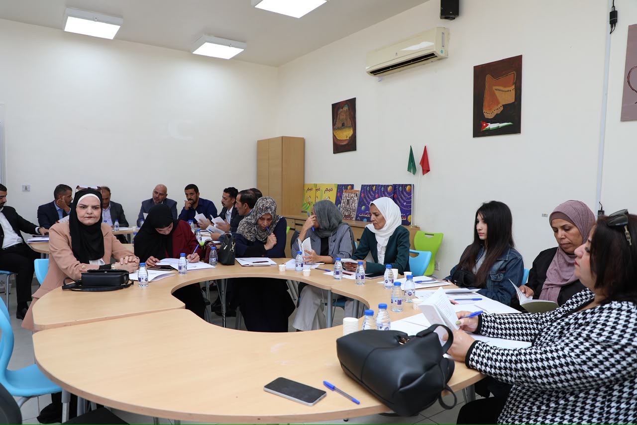 "الشؤون السياسية والبرلمانية" تعقد جلسة حوارية لشباب من الاحزاب في محافظة مادبا