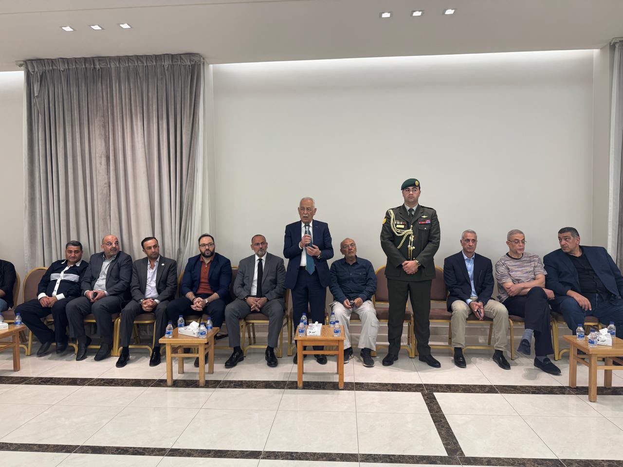 صورة حول : مندوبا عن الملك وولي العهد.. العيسوي يعزي عشيرتي السلامين والكفاوين مندوبا عن الملك وولي العهد.. العيسوي يعزي عشيرتي السلامين والكفاوين