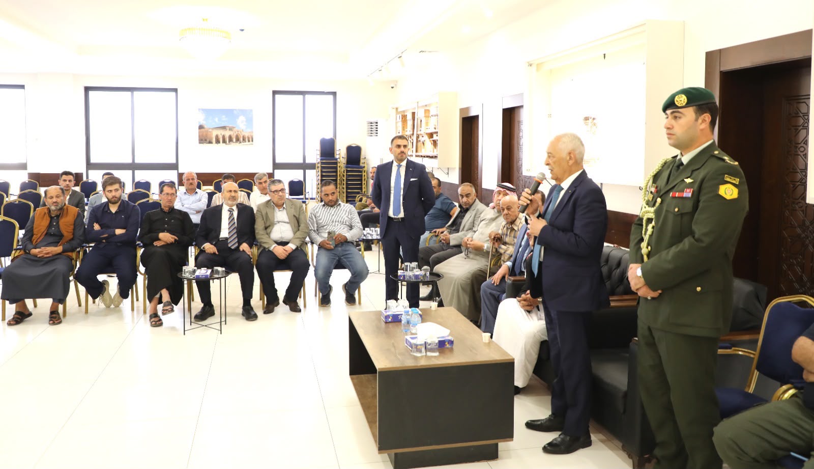 مندوبا عن الملك وولي العهد.. العيسوي يعزي عشيرتي السلامين والكفاوين