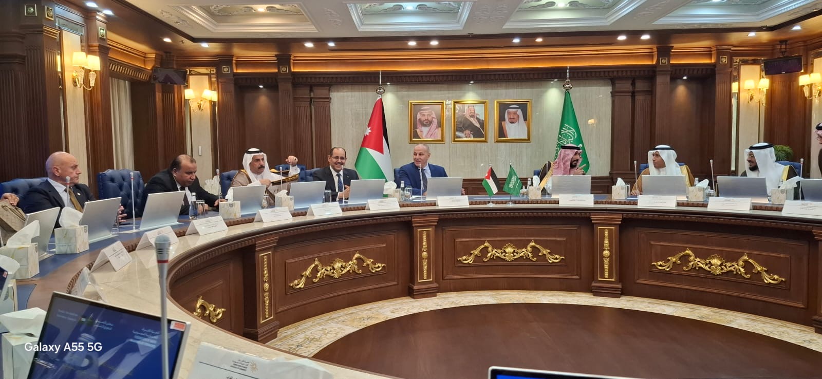 صورة حول : وفد نيابي برئاسة الكباريتي يبحث في الرياض تعزيز الاستثمارات والشراكات الاقتصادية الأردنية السعودية وفد نيابي برئاسة الكباريتي يبحث في الرياض تعزيز الاستثمارات والشراكات الاقتصادية الأردنية السعودية
