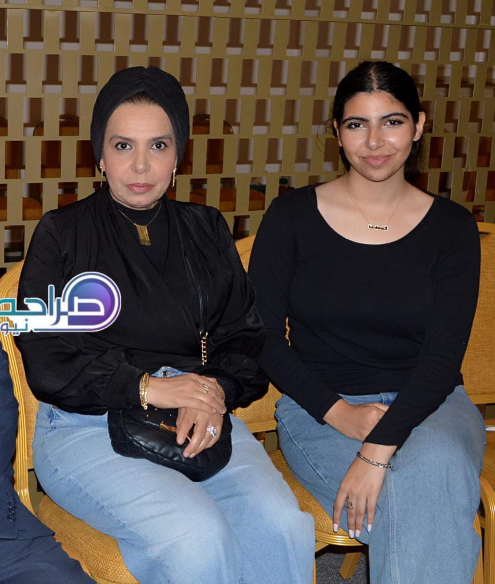 رئيس واعضاء "صناعة عمان" وممثلو القطاعات الصناعية يستقبلون المهنئين