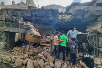 الحكومة اليمنية: مقتل 73 مدنياً وإصابة 223 آخرين في تعز منذ سبتمبر
