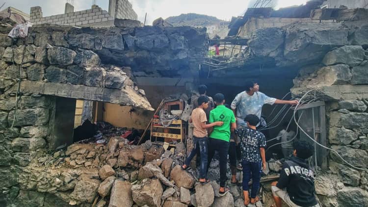صورة حول : الحكومة اليمنية: مقتل 73 مدنياً وإصابة 223 آخرين في تعز منذ سبتمبر الحكومة اليمنية: مقتل 73 مدنياً وإصابة 223 آخرين في تعز منذ سبتمبر