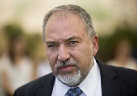 صورة حول : ليبرمان: نتنياهو قد يهاجم إيران أو حماس أو حزب الله قبل الانتخابات ولا تحركه اعتبارات أمنية بل الرغبة في التمسك بالسلطة ليبرمان: نتنياهو قد يهاجم إيران أو حماس أو حزب الله قبل الانتخابات ولا تحركه اعتبارات أمنية بل الرغبة في التمسك بالسلطة
