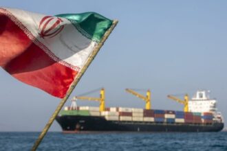 ماذا يحدث إذا نفذت إيران تهديدها بقطع كابلات الإنترنت أسفل مضيق هرمز؟