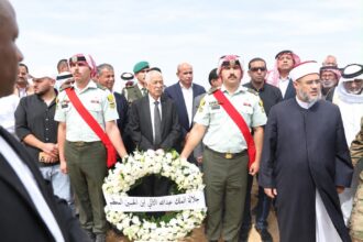 العيسوي ينقل تعازي الملك وولي العهد بوفاة سلامة الحجايا