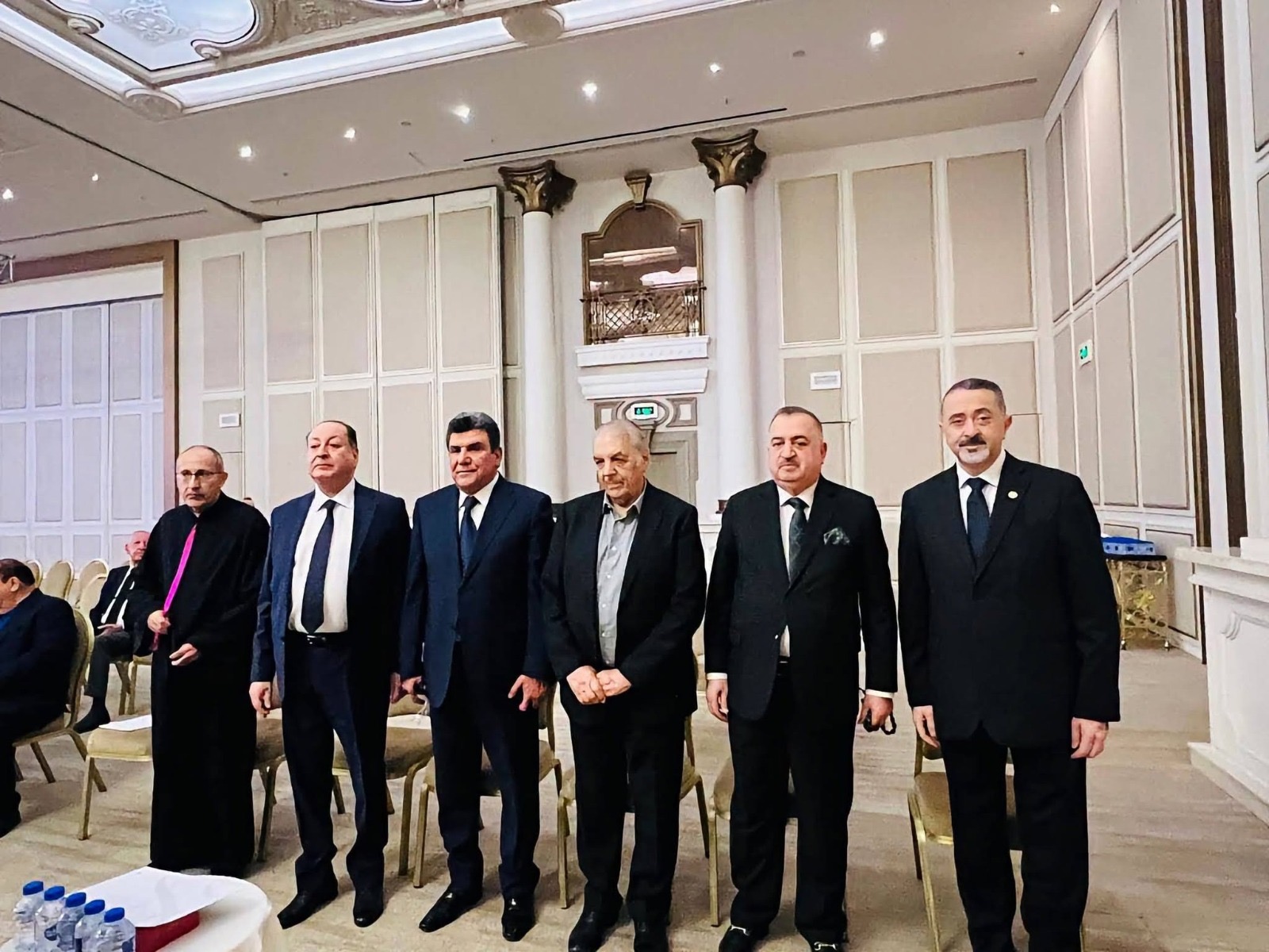 صورة حول : الجالية العراقية في عمّان تقيم مجلس عزاء وحفلًا تأبينيًا لشهداء كنيسة الكرك بحضور السفير عمر البرزنجي الجالية العراقية في عمّان تقيم مجلس عزاء وحفلًا تأبينيًا لشهداء كنيسة الكرك بحضور السفير عمر البرزنجي