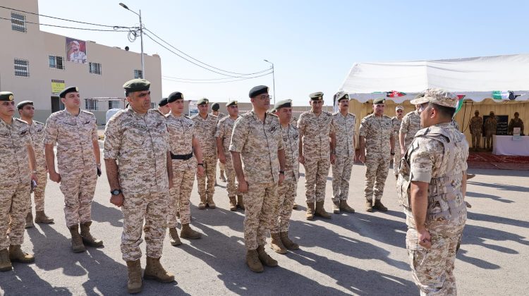 صورة حول : الحراسيس يزور إحدى وحدات المنطقة العسكرية الجنوبية الحراسيس يزور إحدى وحدات المنطقة العسكرية الجنوبية