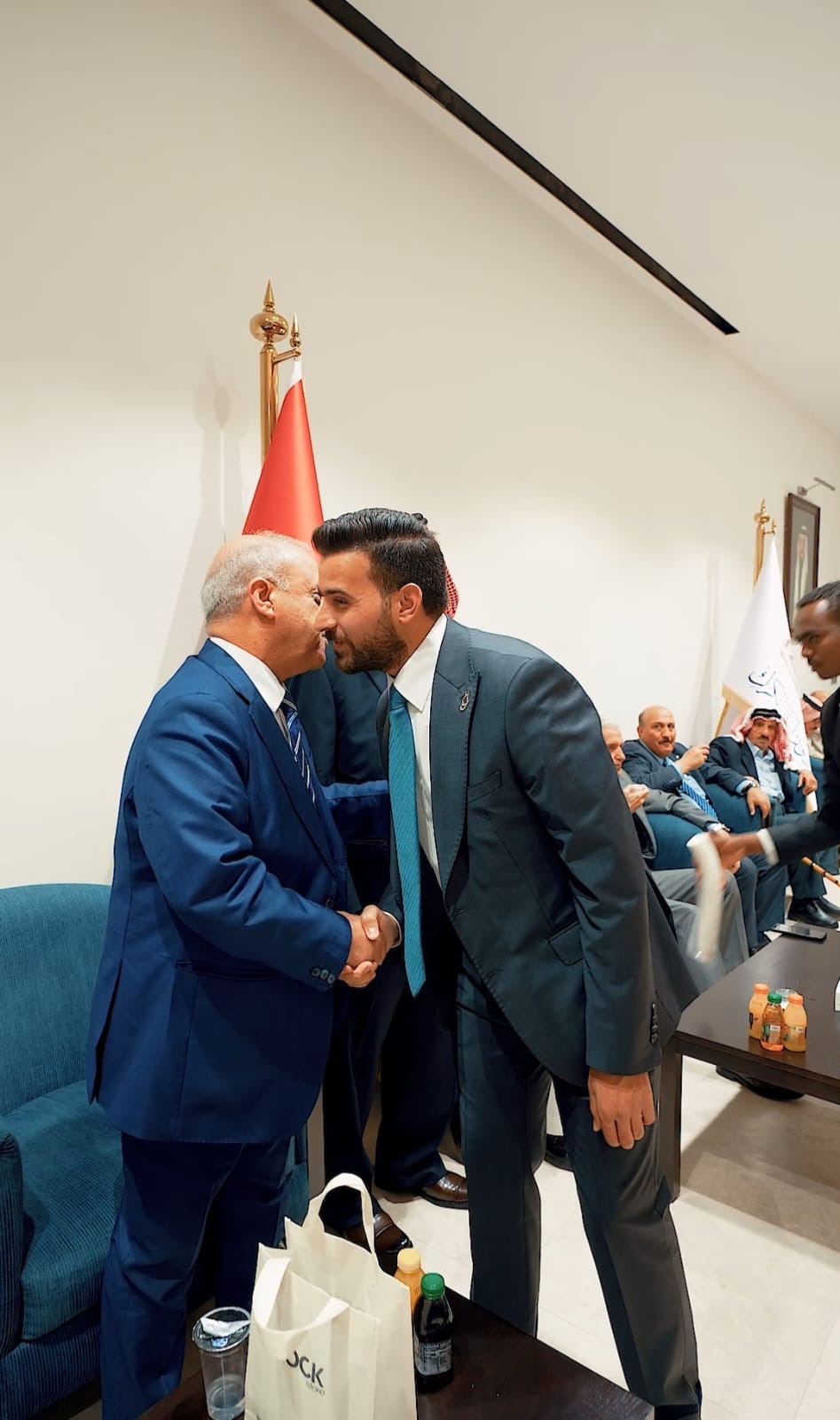 الذنيبات يطلب والسليمات يعطي في جاهة ضخمة بديوان الكرك.. صور
