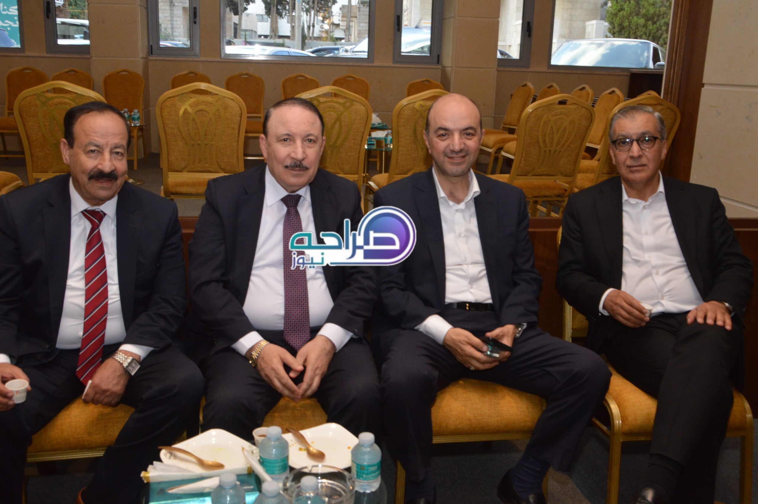 رئيس واعضاء "صناعة عمان" وممثلو القطاعات الصناعية يستقبلون المهنئين