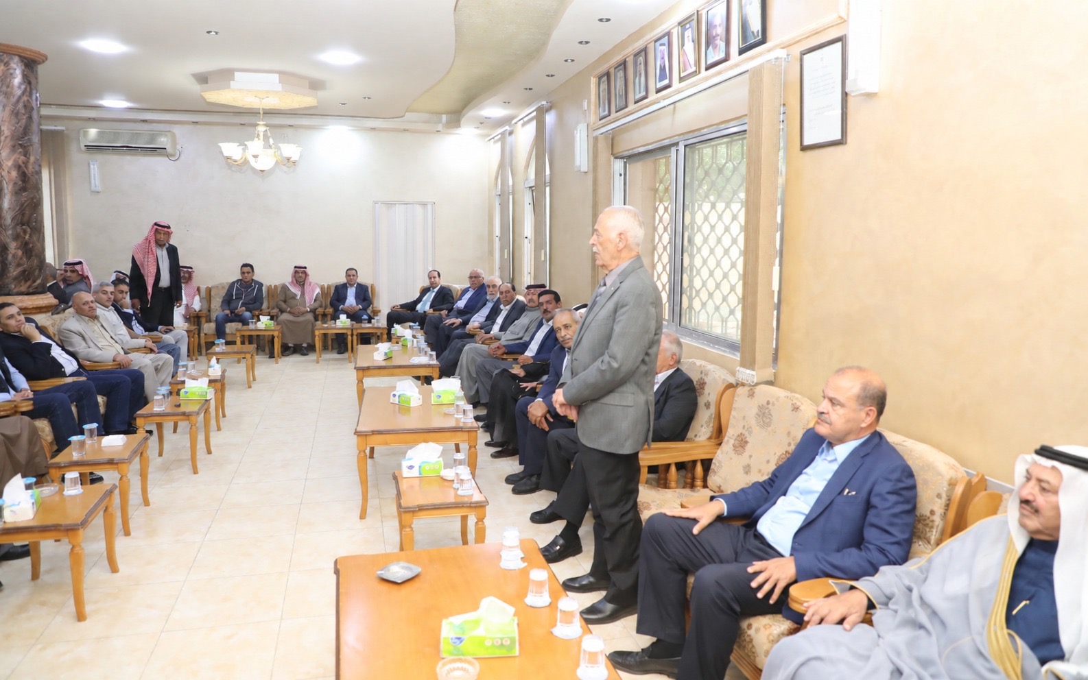 صورة حول : مندوبا عن الملك وولي العهد.. العيسوي يعزي عشيرة أبو وندي مندوبا عن الملك وولي العهد.. العيسوي يعزي عشيرة أبو وندي