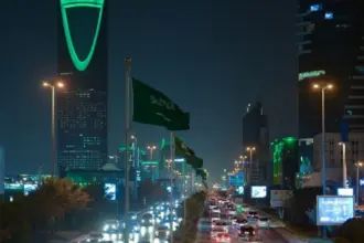 تعليق رحلات الخليج والاتحاد إلى الرياض.. والسعودية تمدد إغلاق مطار الملك خالد