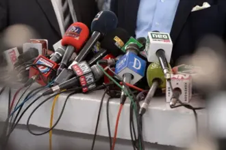 ممنوع بث الأخبار غير السارة .. قيود جديدة على تلفزيونات باكستان