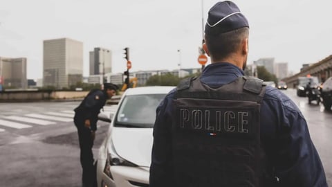 صورة حول : تلميذ يصيب مدير مدرسته ومعلمة بالرصاص في أوباني تلميذ يصيب مدير مدرسته ومعلمة بالرصاص في أوباني