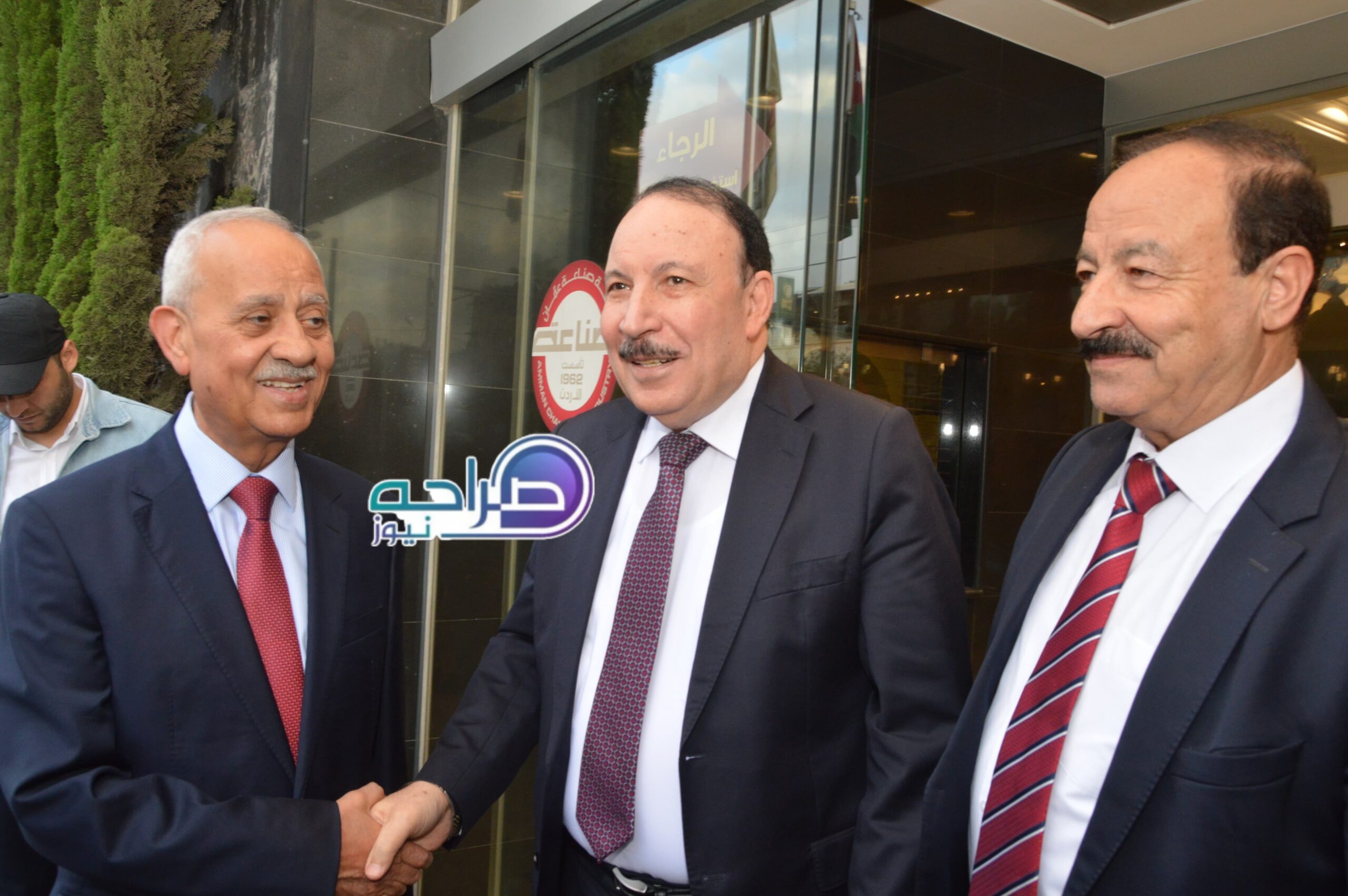 رئيس واعضاء "صناعة عمان" وممثلو القطاعات الصناعية يستقبلون المهنئين