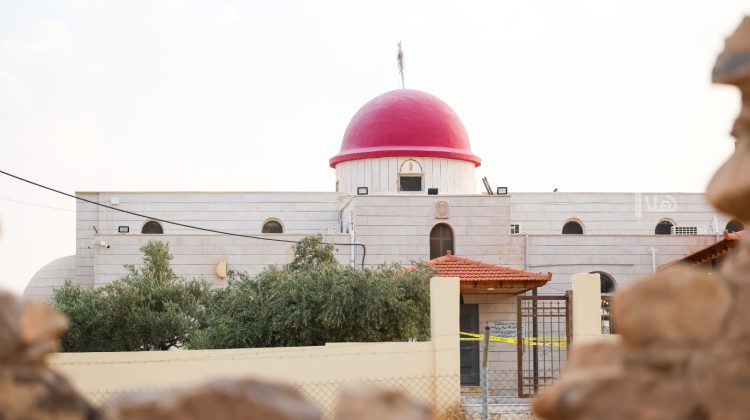 صورة حول : إقامة مراسم الصلاة الجنائزية لشهداء الهجوم الإرهابي بالكرك الأحد إقامة مراسم الصلاة الجنائزية لشهداء الهجوم الإرهابي بالكرك الأحد