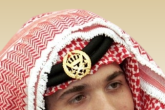 ماجستير في علوم القرآن وخدم في مكافحة الارهاب .. من هو مستشار الملك الجديد؟