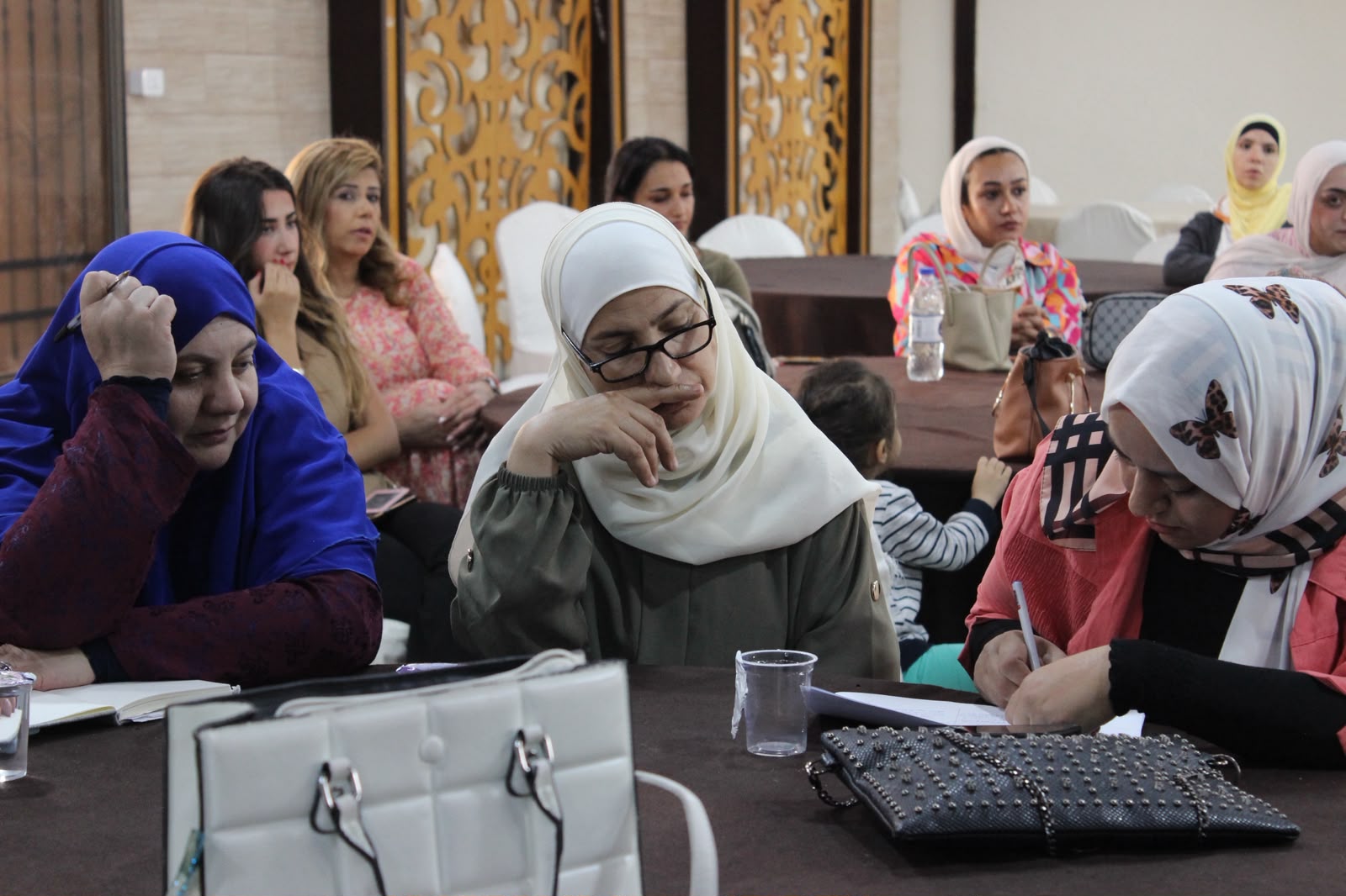 "الشؤون السياسية والبرلمانية" تنظم جلسات توعوية حول الانتخابات البلدية في الأزرق وعمان