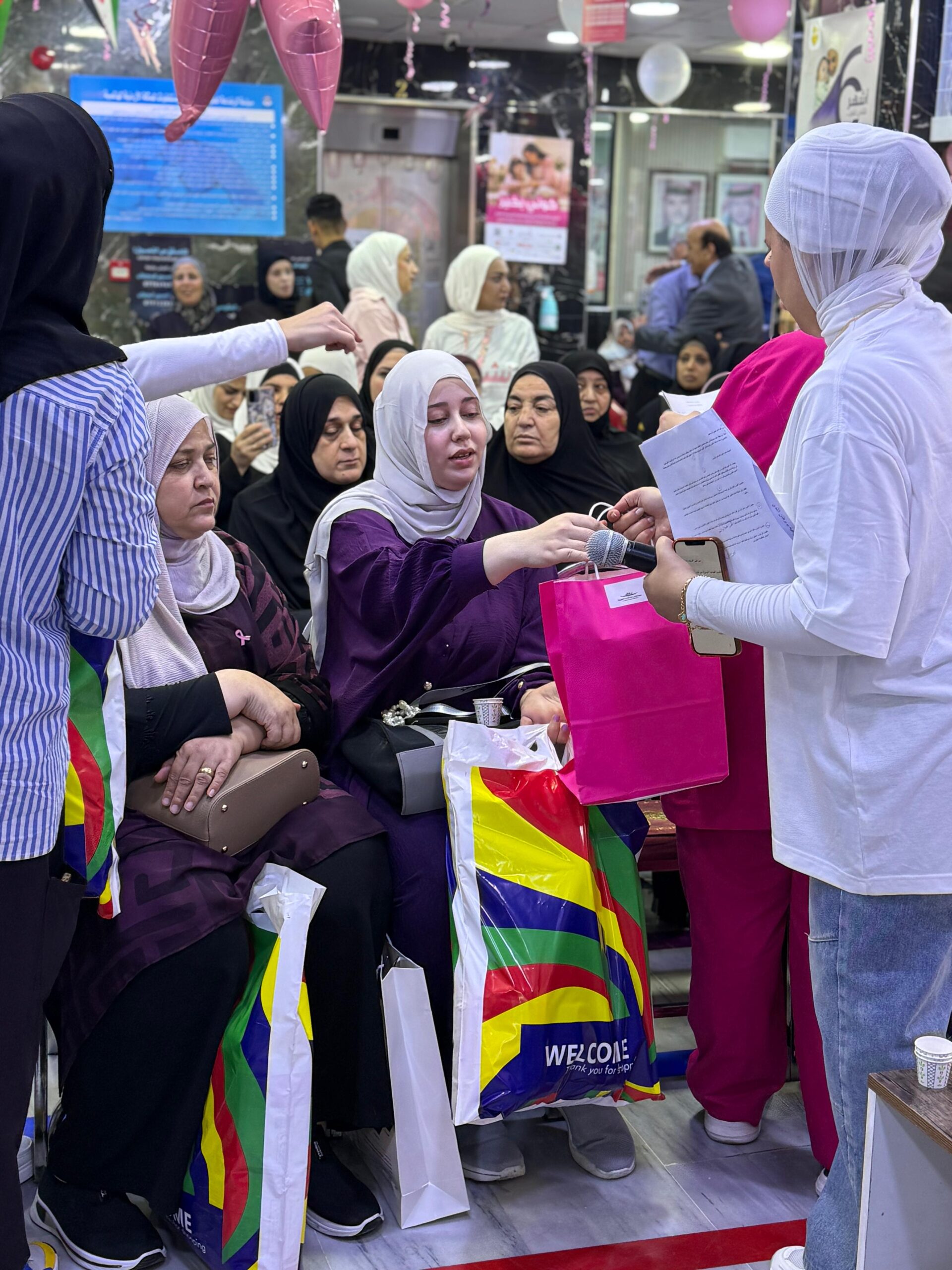 مستشفى المقاصد ينظم فعالية توعوية بسرطان الثدي ضمن حملة أكتوبر الوردي