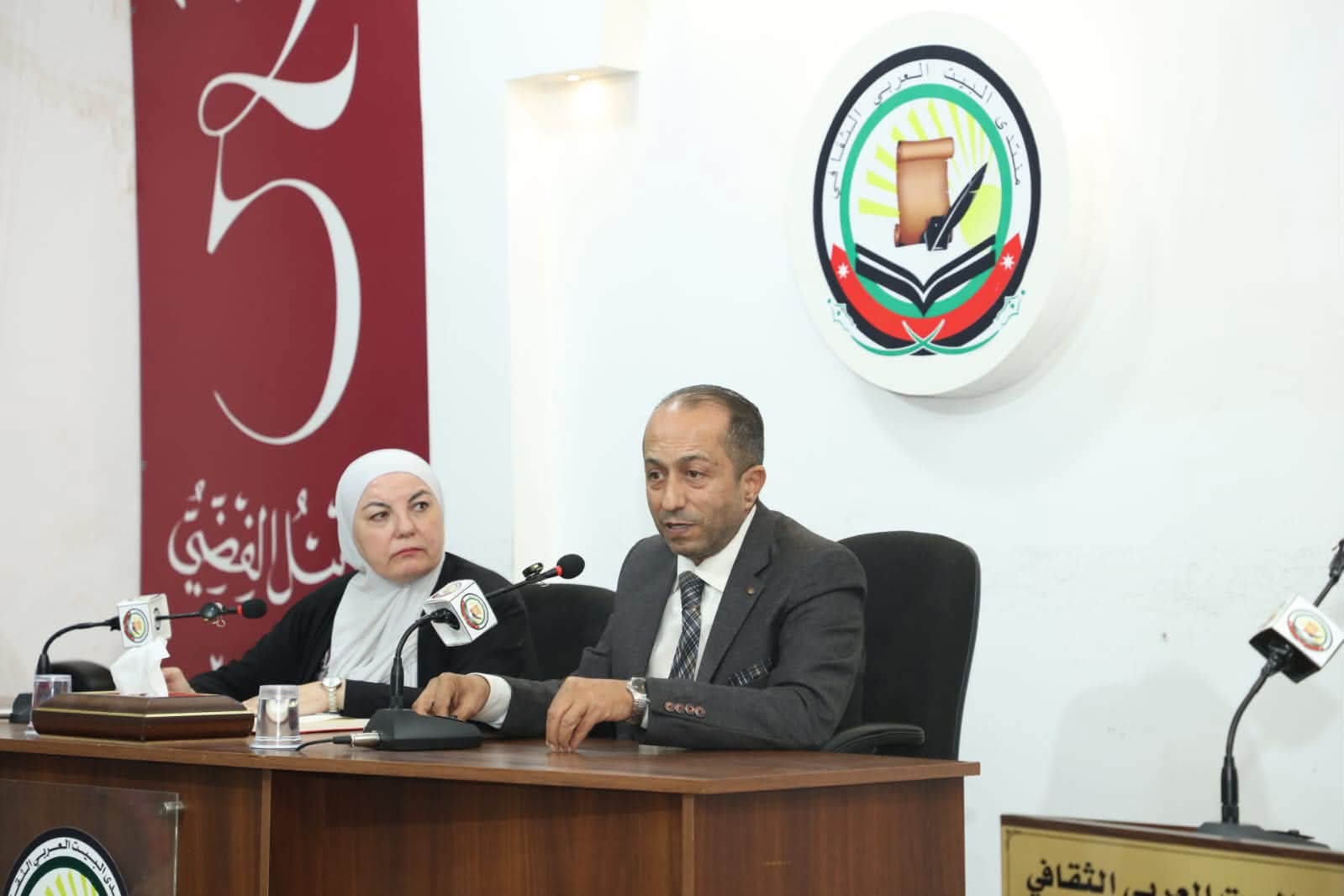 صورة حول : البيت العربي ينظم محاضرة حول السردية السياحية والتراثية والأثرية في الأردن البيت العربي ينظم محاضرة حول السردية السياحية والتراثية والأثرية في الأردن