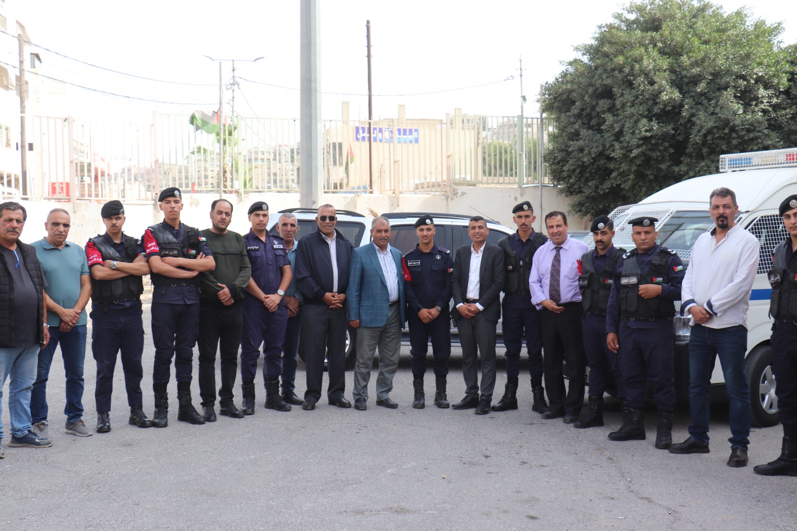 بلدية الرصيفة تقيم وقفة تضامنية مع الإخوة المسيحيين وتستنكر الجريمة الآثمة في الكرك