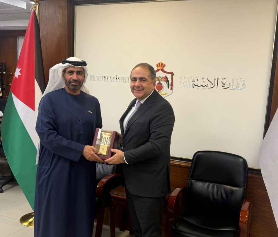 أبو غزالة يبحث مع السفير الإماراتي توسيع التعاون الاستثماري ويؤكد عمق العلاقات الأخوية