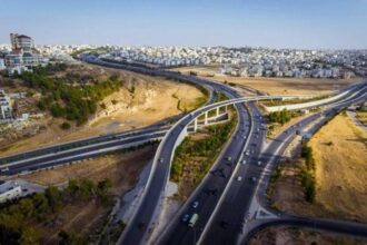 أجواء خريفية لطيفة وزخات مطرية خفيفة اليوم