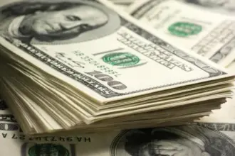 الدولار يتراجع عن أعلى مستوى في 18 شهرا رغم ارتفاع التضخم الأميركي