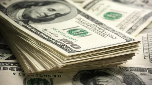 الدولار يتراجع عن أعلى مستوى في 18 شهرا رغم ارتفاع التضخم الأميركي