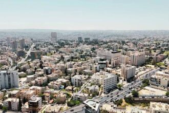 درجات الحرارة دون معدلاتها اليوم وفرصة لزخات مطرية شمالا