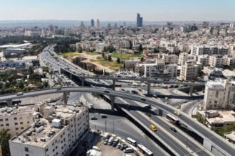 طقس لطيف اليوم وزخات مطرية محدودة غدا