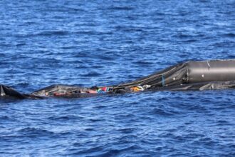 مصرع 12 مهاجراً بينهم رضيع في حادثين قبالة اليونان