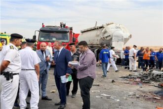 13 وفاة و34 إصابة في تصادم حافلة وشاحنة غرب القاهرة