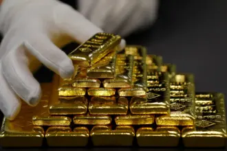 الذهب يواصل التراجع مع تصاعد مخاوف التضخم