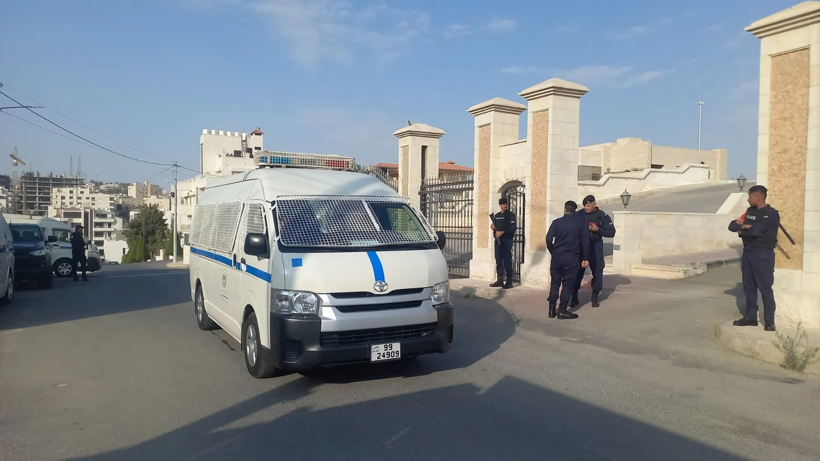 نائب رئيس الوزراء يطمئن على الحالة الصحية لمصابي حادثة الكرك