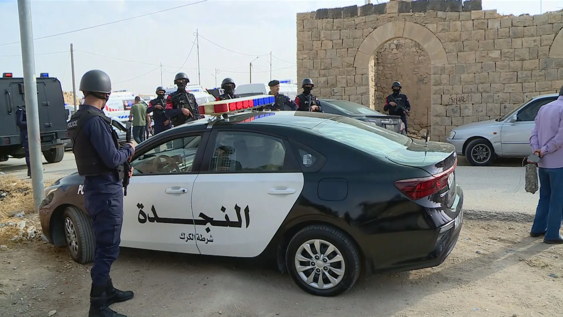 صورة حول : عاجل | الأمن العام: 6 شهداء و28 إصابة حصيلة الحادث الإجرامي الذي وقع خلال جنازة في الكرك عاجل | الأمن العام: 6 شهداء و28 إصابة حصيلة الحادث الإجرامي الذي وقع خلال جنازة في الكرك