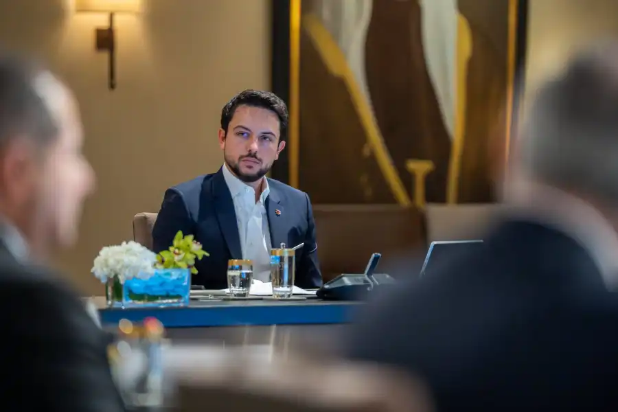 صورة حول : ولي العهد: الأردنيون سيبقون صفاً واحداً في وجه كل من يحاول المساس بأمن الوطن ولي العهد: الأردنيون سيبقون صفاً واحداً في وجه كل من يحاول المساس بأمن الوطن