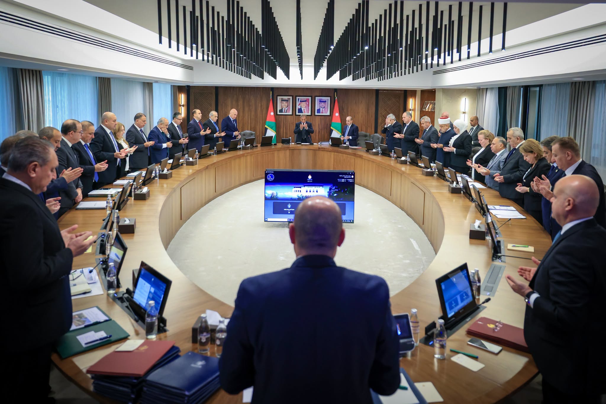 صورة حول : رئيس الوزراء: أجهزة الدولة كافة تعمل على القبض على إرهابيي هجوم الكرك رئيس الوزراء: أجهزة الدولة كافة تعمل على القبض على إرهابيي هجوم الكرك