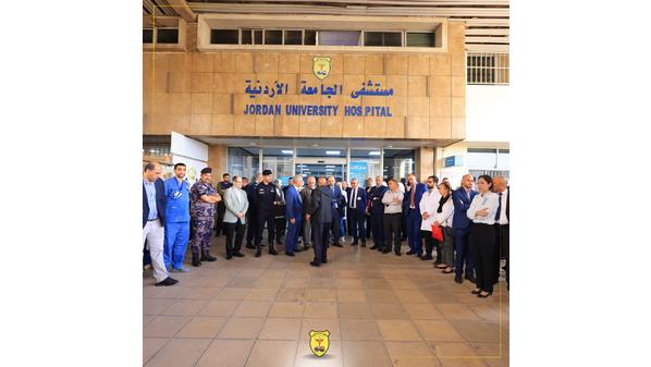وقفة تضامنية بمستشفى "الجامعة الأردنية" تنديدا باعتداء الكرك الإرهابي