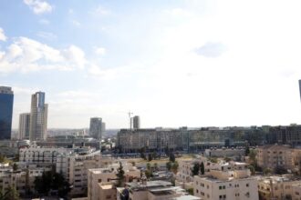 حالة عدم استقرار اليوم تشتد غدا وسط هطولات رعدية وتحذيرات من السيول