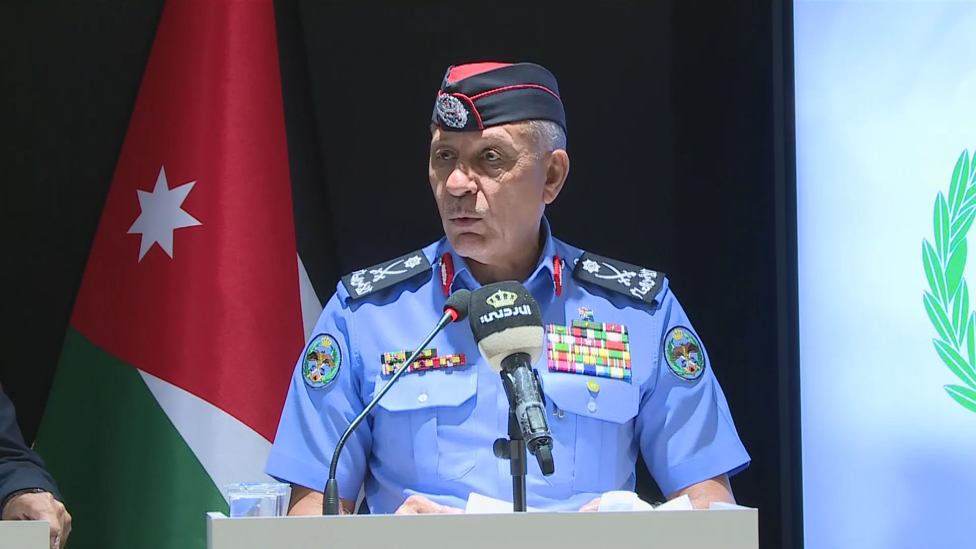 صورة حول : مدير الأمن العام: ضبطنا عددا من الأسلحة وكمية كبيرة من الذخيرة مع الإرهابيين مدير الأمن العام: ضبطنا عددا من الأسلحة وكمية كبيرة من الذخيرة مع الإرهابيين