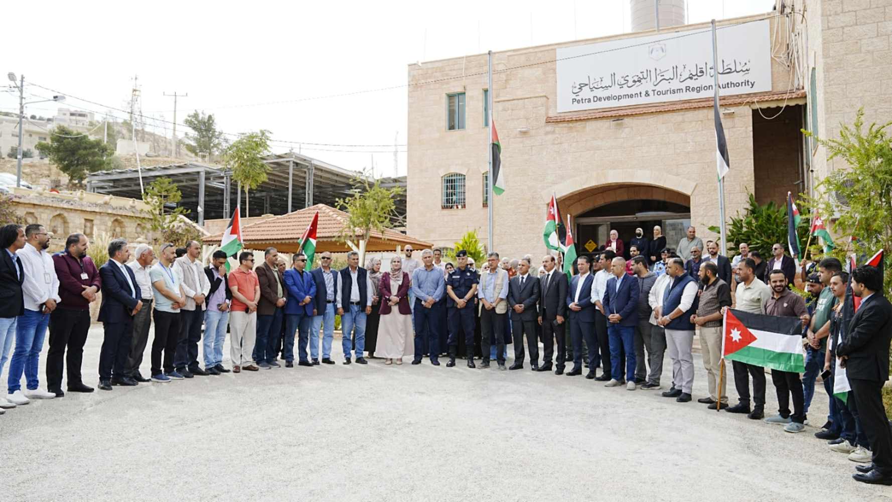 صورة حول : تسمية شارع في مادبا باسم "شهداء كنيسة حمود" تسمية شارع في مادبا باسم "شهداء كنيسة حمود"