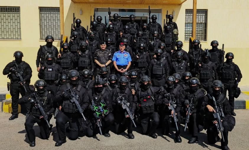 صورة حول : اللواء المعايطة يلتقي مرتبات قيادة الشرطة الخاصة في إقليم الجنوب ويثني على قدراتهم في أداء الواجبات اللواء المعايطة يلتقي مرتبات قيادة الشرطة الخاصة في إقليم الجنوب ويثني على قدراتهم في أداء الواجبات