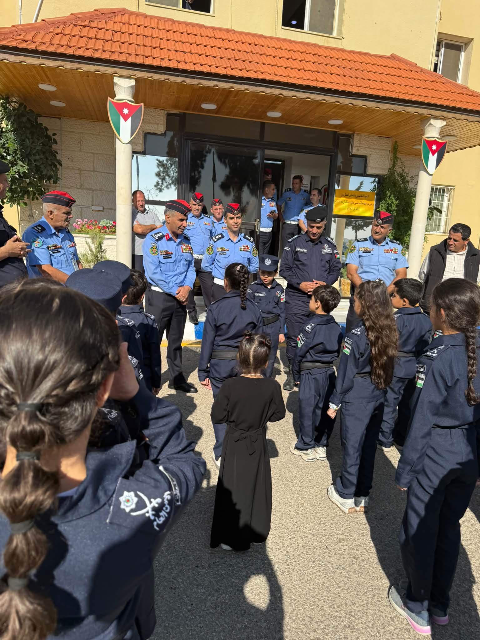 الدوريات الخارجية تستقبل طلبة قرطاج الدولية ضمن مبادرة الشرطي الصغير